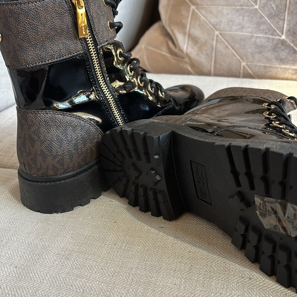 Michael Kors Women’s Alistair Bootie Black/Brown 10 M - Picture 6 of 9